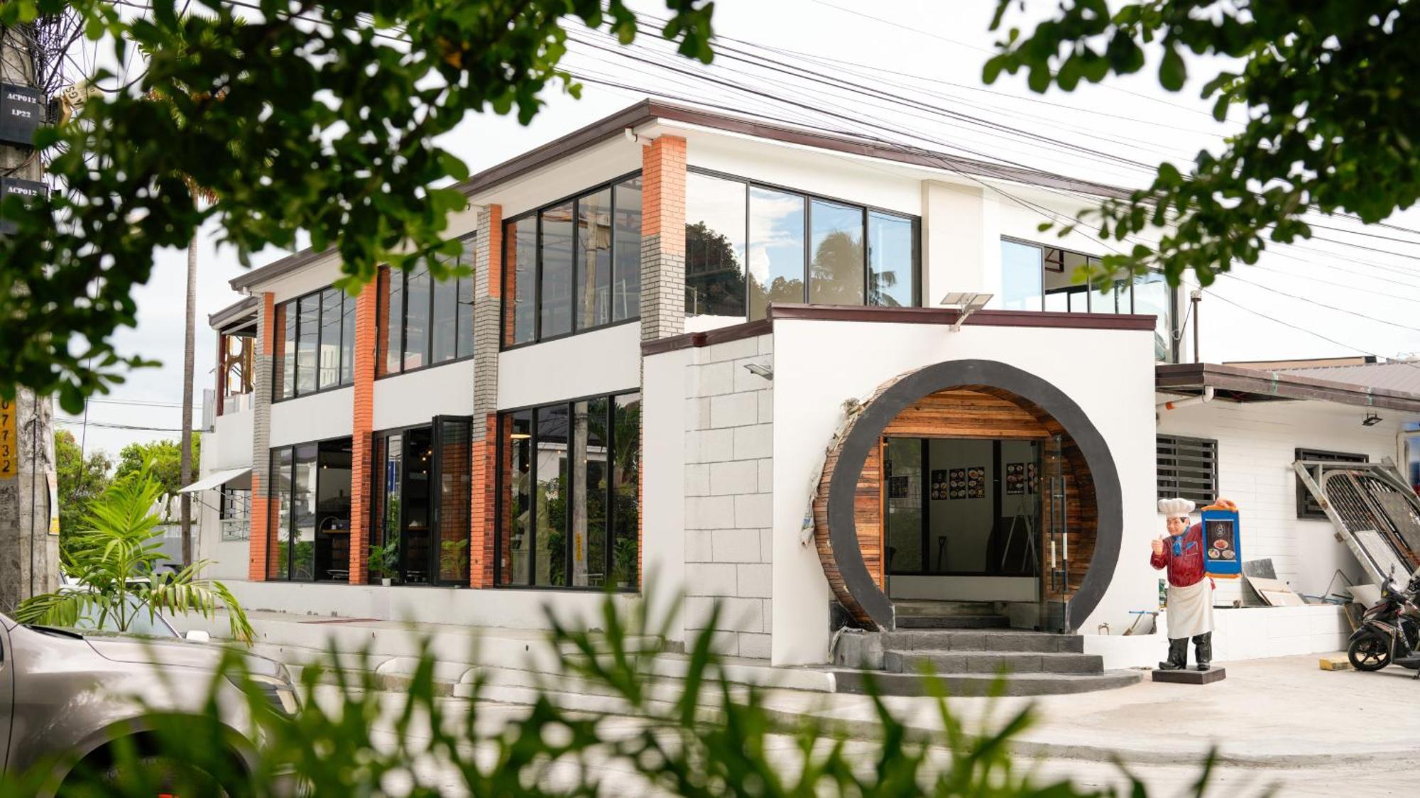 Bavarian Guest House Angeles Exterior photo